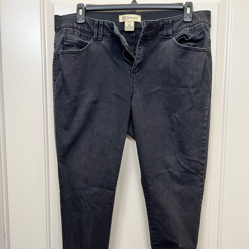 Democracy Women's 16W Ab Solution Black Jeans - Like new condition